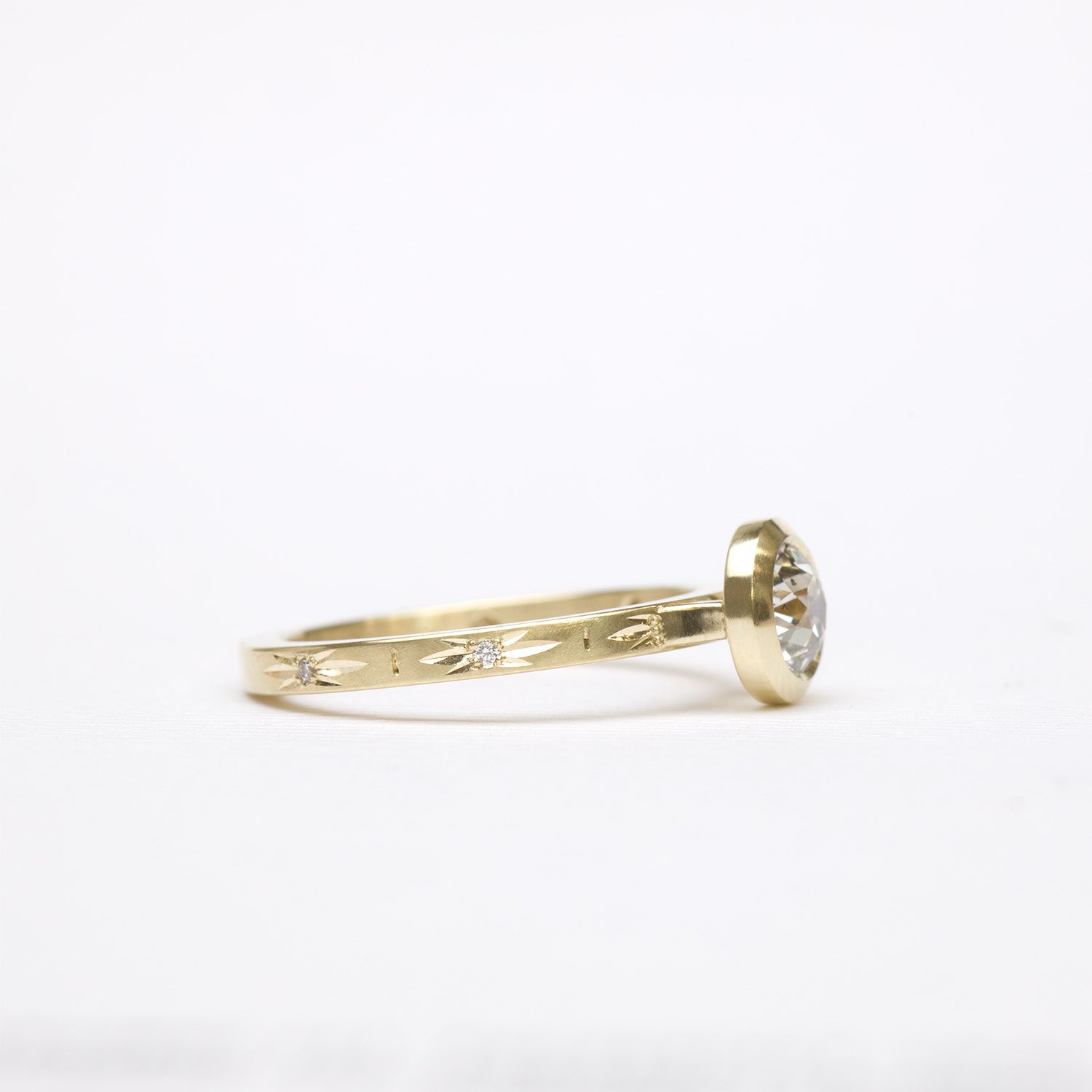 Luna Solitaire Thin 0.64ct. OEC Diamond